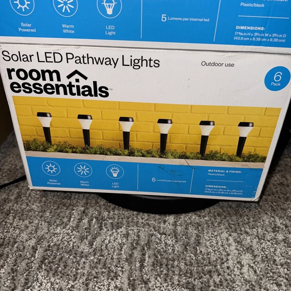 Room Essentials 12PK Round Solar LED Outdoor Path Lights Matte Black (BRAND NEW)